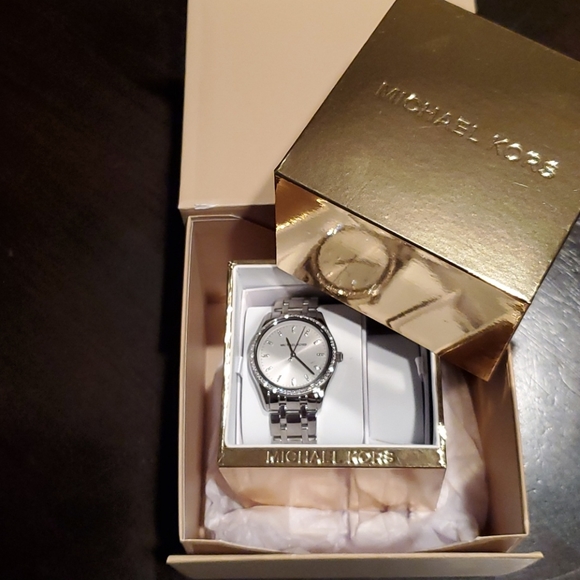 Watch - Picture 4 of 9